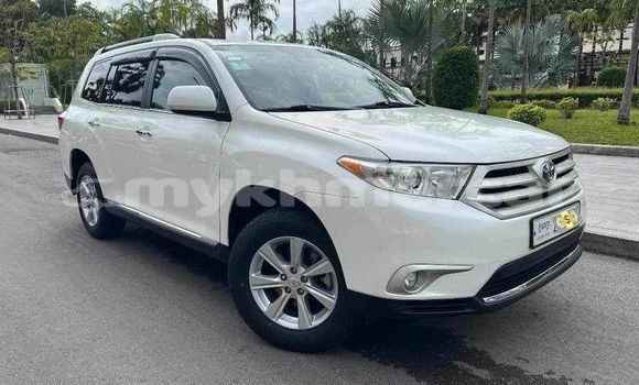 Acheter Occasion Voiture Toyota Highlander Blanc à Phnom Penh, Phnom Penh Acheter Occasion Voiture Toyota Highlander Blanc à Phnom Penh, Phnom Penh