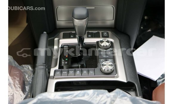 Acheter Import Voiture Toyota Land Cruiser Blanc à Import - Dubai, Kampot Province Acheter Import Voiture Toyota Land Cruiser Blanc à Import - Dubai, Kampot Province
