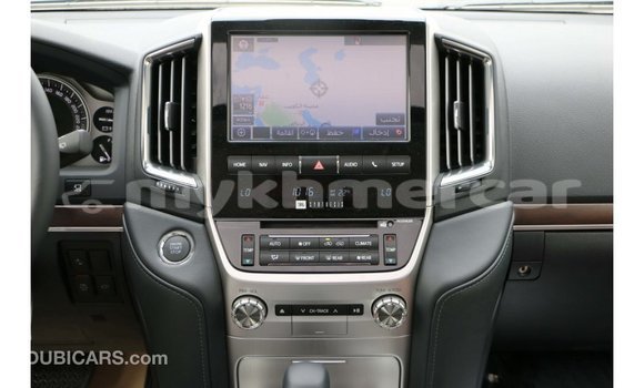 Acheter Import Voiture Toyota Land Cruiser Blanc à Import - Dubai, Kampot Province Acheter Import Voiture Toyota Land Cruiser Blanc à Import - Dubai, Kampot Province