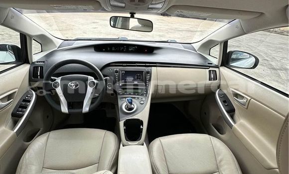 Buy Used Toyota Prius White Car in Phnom Penh in Phnom Penh Buy Used Toyota Prius White Car in Phnom Penh in Phnom Penh