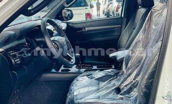 Buy Used Toyota Hilux White Car in Phnom Penh in Phnom Penh Buy Used Toyota Hilux White Car in Phnom Penh in Phnom Penh