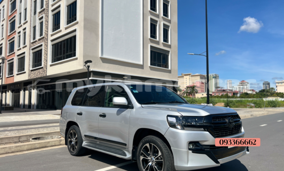 Buy Used Toyota Land Cruiser Silver Car in Phnom Penh in Phnom Penh Buy Used Toyota Land Cruiser Silver Car in Phnom Penh in Phnom Penh