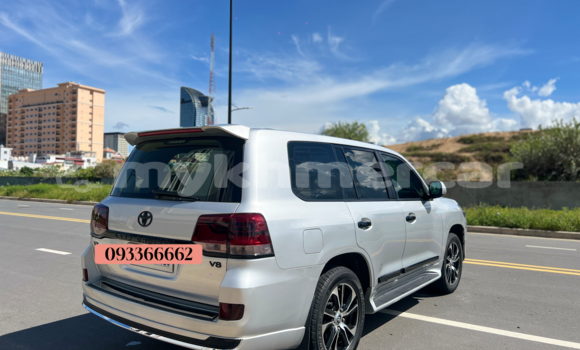 Buy Used Toyota Land Cruiser Silver Car in Phnom Penh in Phnom Penh Buy Used Toyota Land Cruiser Silver Car in Phnom Penh in Phnom Penh