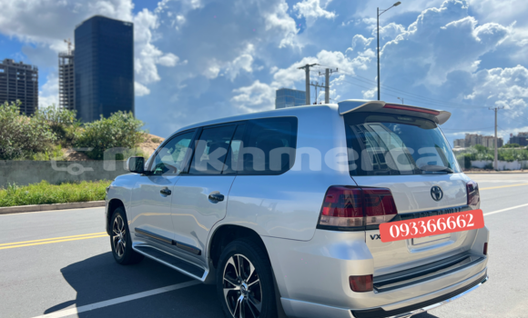 Buy Used Toyota Land Cruiser Silver Car in Phnom Penh in Phnom Penh Buy Used Toyota Land Cruiser Silver Car in Phnom Penh in Phnom Penh