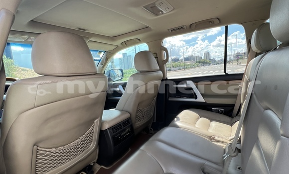 Buy Used Toyota Land Cruiser Silver Car in Phnom Penh in Phnom Penh Buy Used Toyota Land Cruiser Silver Car in Phnom Penh in Phnom Penh