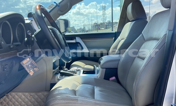 Buy Used Toyota Land Cruiser Silver Car in Phnom Penh in Phnom Penh Buy Used Toyota Land Cruiser Silver Car in Phnom Penh in Phnom Penh