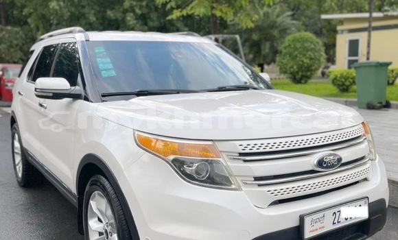Buy Used Ford Explorer White Car in Phnom Penh in Phnom Penh Buy Used Ford Explorer White Car in Phnom Penh in Phnom Penh