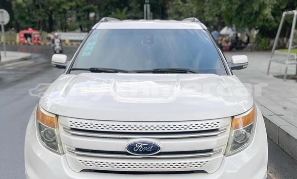 Buy Used Ford Explorer White Car in Phnom Penh in Phnom Penh Buy Used Ford Explorer White Car in Phnom Penh in Phnom Penh