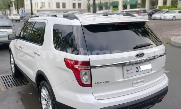 Buy Used Ford Explorer White Car in Phnom Penh in Phnom Penh Buy Used Ford Explorer White Car in Phnom Penh in Phnom Penh