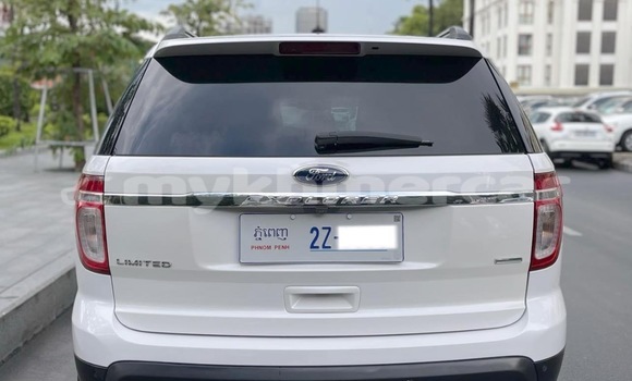 Buy Used Ford Explorer White Car in Phnom Penh in Phnom Penh Buy Used Ford Explorer White Car in Phnom Penh in Phnom Penh