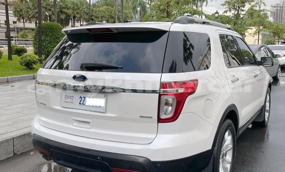 Buy Used Ford Explorer White Car in Phnom Penh in Phnom Penh Buy Used Ford Explorer White Car in Phnom Penh in Phnom Penh