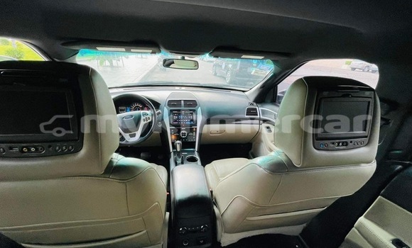 Buy Used Ford Explorer White Car in Phnom Penh in Phnom Penh Buy Used Ford Explorer White Car in Phnom Penh in Phnom Penh