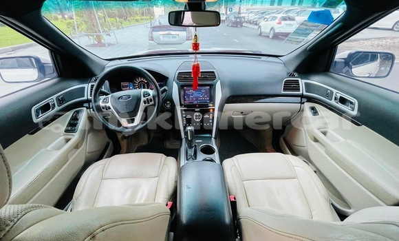 Buy Used Ford Explorer White Car in Phnom Penh in Phnom Penh Buy Used Ford Explorer White Car in Phnom Penh in Phnom Penh