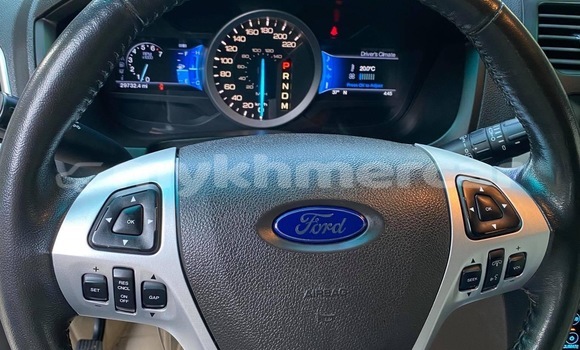 Buy Used Ford Explorer White Car in Phnom Penh in Phnom Penh Buy Used Ford Explorer White Car in Phnom Penh in Phnom Penh