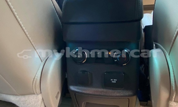 Buy Used Ford Explorer White Car in Phnom Penh in Phnom Penh Buy Used Ford Explorer White Car in Phnom Penh in Phnom Penh