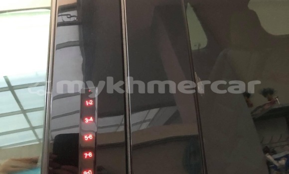 Buy Used Ford Explorer White Car in Phnom Penh in Phnom Penh Buy Used Ford Explorer White Car in Phnom Penh in Phnom Penh