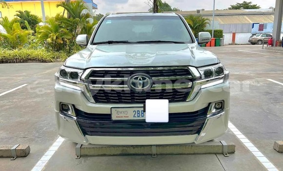 Buy Used Toyota Land Cruiser White Car in Phnom Penh in Phnom Penh Buy Used Toyota Land Cruiser White Car in Phnom Penh in Phnom Penh