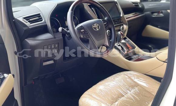 Buy Used Toyota Alphard White Car in Phnom Penh in Phnom Penh Buy Used Toyota Alphard White Car in Phnom Penh in Phnom Penh