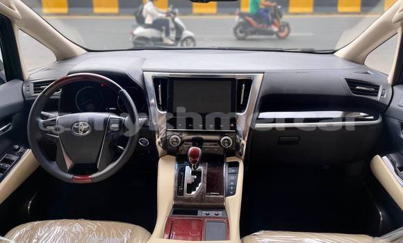 Buy Used Toyota Alphard White Car in Phnom Penh in Phnom Penh Buy Used Toyota Alphard White Car in Phnom Penh in Phnom Penh