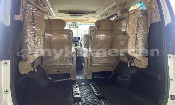 Buy Used Toyota Alphard White Car in Phnom Penh in Phnom Penh Buy Used Toyota Alphard White Car in Phnom Penh in Phnom Penh