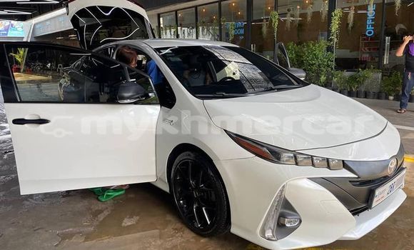 Buy Used Toyota Prius White Car in Phnom Penh in Phnom Penh Buy Used Toyota Prius White Car in Phnom Penh in Phnom Penh