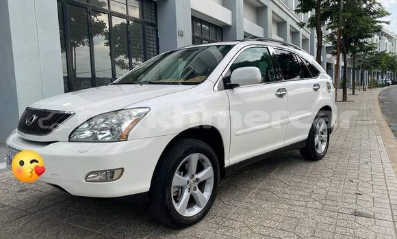 Buy Used Toyota Altezza White Car in Chbar Mon in Kampong Speu Province Buy Used Toyota Altezza White Car in Chbar Mon in Kampong Speu Province