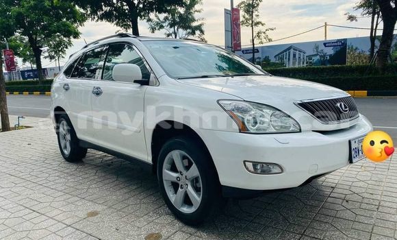 Buy Used Toyota Altezza White Car in Chbar Mon in Kampong Speu Province Buy Used Toyota Altezza White Car in Chbar Mon in Kampong Speu Province