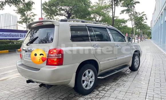 Buy Used Toyota Highlander White Car in Bavet in Svay Rieng Province Buy Used Toyota Highlander White Car in Bavet in Svay Rieng Province