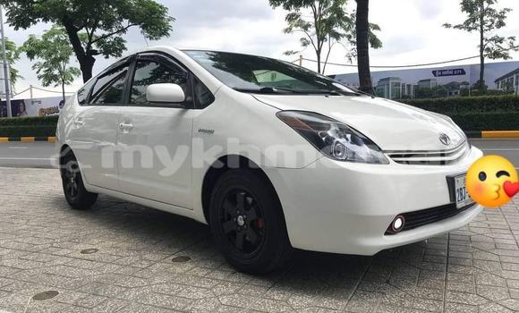 Buy Used Toyota Prius White Car in Chbar Mon in Kampong Speu Province Buy Used Toyota Prius White Car in Chbar Mon in Kampong Speu Province