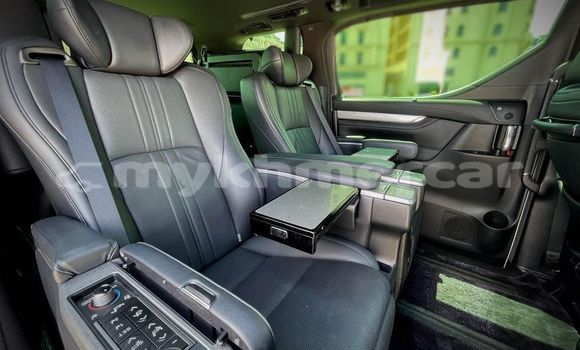 Acheter Occasion Voiture Toyota Alphard Blanc à Chbar Mon, Kampong Speu Province Acheter Occasion Voiture Toyota Alphard Blanc à Chbar Mon, Kampong Speu Province