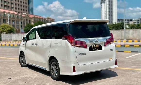 Acheter Occasion Voiture Toyota Alphard Blanc à Chbar Mon, Kampong Speu Province Acheter Occasion Voiture Toyota Alphard Blanc à Chbar Mon, Kampong Speu Province