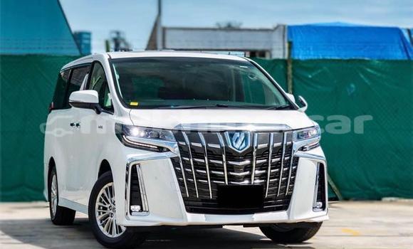 Acheter Occasion Voiture Toyota Alphard Blanc à Chbar Mon, Kampong Speu Province Acheter Occasion Voiture Toyota Alphard Blanc à Chbar Mon, Kampong Speu Province