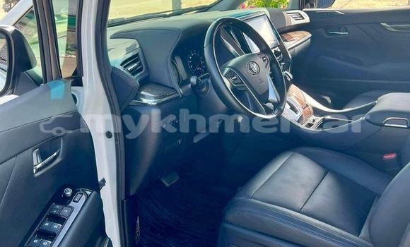 Acheter Occasion Voiture Toyota Alphard Blanc à Chbar Mon, Kampong Speu Province Acheter Occasion Voiture Toyota Alphard Blanc à Chbar Mon, Kampong Speu Province