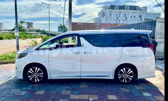 Acheter Occasion Voiture Toyota Alphard Blanc à Chbar Mon, Kampong Speu Province Acheter Occasion Voiture Toyota Alphard Blanc à Chbar Mon, Kampong Speu Province