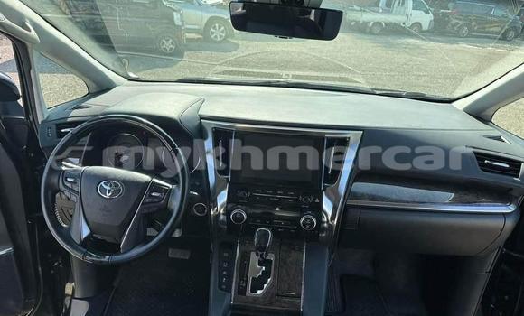 Buy Used Toyota Alphard Black Car in Chbar Mon in Kampong Speu Province