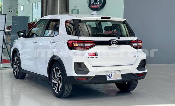 Buy Used Toyota Highlander White Car in Chbar Mon in Kampong Speu Province Buy Used Toyota Highlander White Car in Chbar Mon in Kampong Speu Province