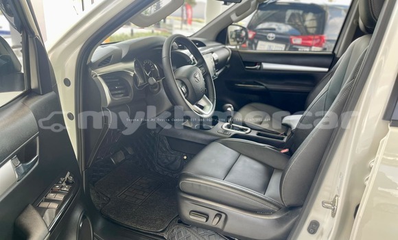 Buy Used Toyota Hiluxe Revo White Car in Chbar Mon in Kampong Speu Province Buy Used Toyota Hiluxe Revo White Car in Chbar Mon in Kampong Speu Province