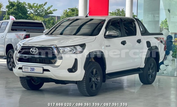 Buy Used Toyota Hiluxe Revo White Car in Chbar Mon in Kampong Speu Province Buy Used Toyota Hiluxe Revo White Car in Chbar Mon in Kampong Speu Province