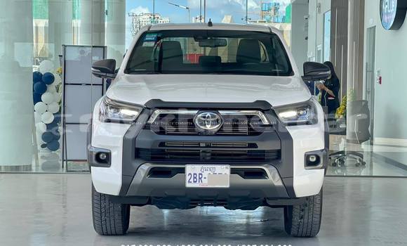 Buy Used Toyota Hiluxe Revo White Car in Bavet in Svay Rieng Province Buy Used Toyota Hiluxe Revo White Car in Bavet in Svay Rieng Province