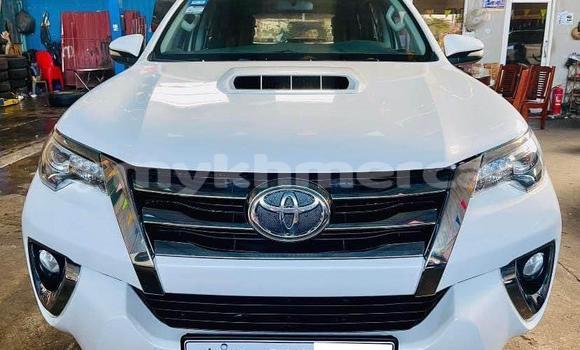 Buy Used Toyota Fortuner White Car in Chbar Mon in Kampong Speu Province Buy Used Toyota Fortuner White Car in Chbar Mon in Kampong Speu Province