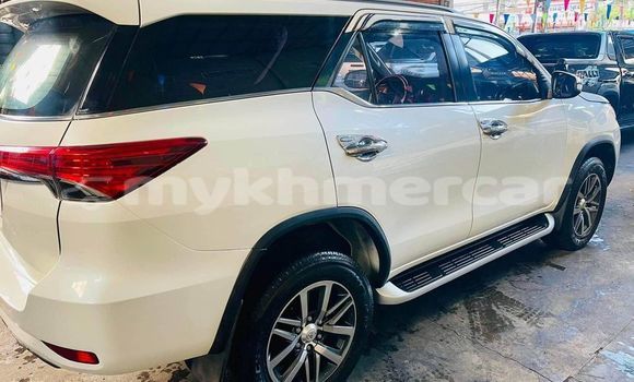 Buy Used Toyota Fortuner White Car in Chbar Mon in Kampong Speu Province Buy Used Toyota Fortuner White Car in Chbar Mon in Kampong Speu Province