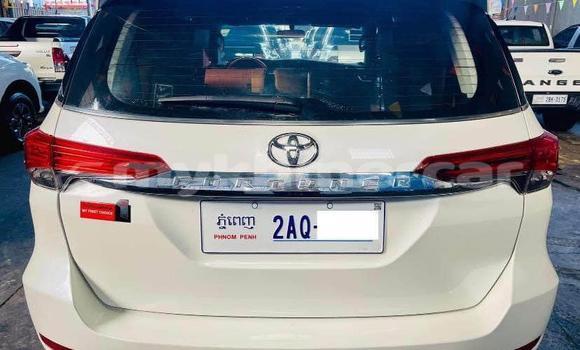 Buy Used Toyota Fortuner White Car in Chbar Mon in Kampong Speu Province Buy Used Toyota Fortuner White Car in Chbar Mon in Kampong Speu Province