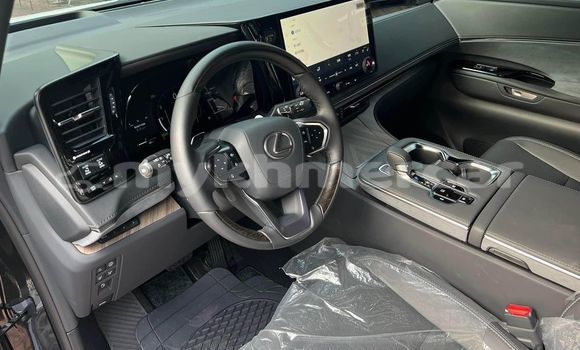 Buy Used Lexus LX 570 White Car in Battambang in Battambang Province Buy Used Lexus LX 570 White Car in Battambang in Battambang Province