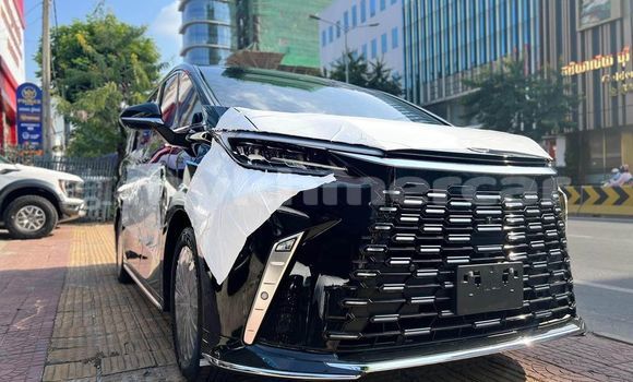 Buy Used Lexus LX 570 White Car in Battambang in Battambang Province Buy Used Lexus LX 570 White Car in Battambang in Battambang Province