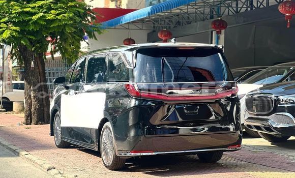 Buy Used Lexus LX 570 White Car in Battambang in Battambang Province Buy Used Lexus LX 570 White Car in Battambang in Battambang Province