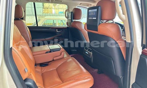 Buy Used Lexus LX 570 White Car in Battambang in Battambang Province Buy Used Lexus LX 570 White Car in Battambang in Battambang Province