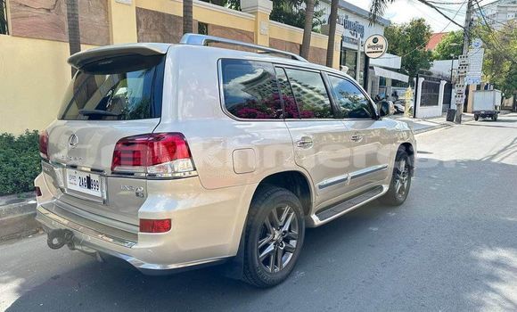 Buy Used Lexus LX 570 White Car in Battambang in Battambang Province Buy Used Lexus LX 570 White Car in Battambang in Battambang Province