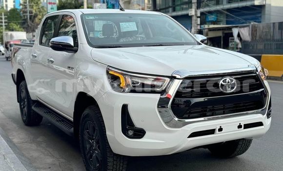 Buy Used Toyota Hiluxe Revo White Car in Chbar Mon in Kampong Speu Province Buy Used Toyota Hiluxe Revo White Car in Chbar Mon in Kampong Speu Province