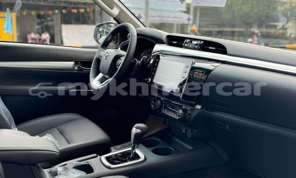 Buy Used Toyota Hiluxe Revo White Car in Chbar Mon in Kampong Speu Province Buy Used Toyota Hiluxe Revo White Car in Chbar Mon in Kampong Speu Province