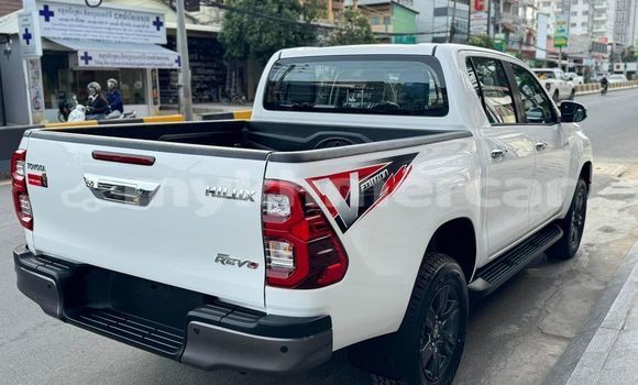 Buy Used Toyota Hiluxe Revo White Car in Chbar Mon in Kampong Speu Province Buy Used Toyota Hiluxe Revo White Car in Chbar Mon in Kampong Speu Province
